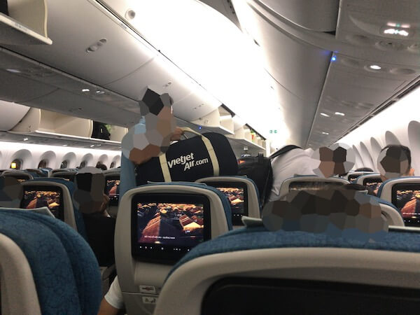 深夜便到着日は睡眠不足でしんどい ベトナム航空でハノイから関空へ あい言葉は Lalala